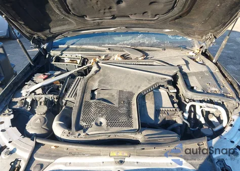 2017 Mercedes-Benz C 300 4Matic z USA, uszkodzony, nr VIN WDDWJ4KB2HF414828